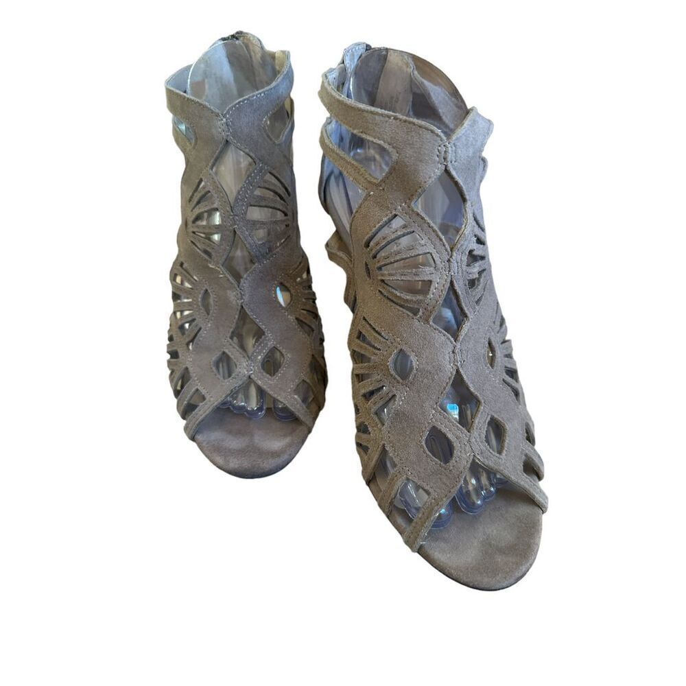 Adrienne Vittadini Gaven Taupe Gladiator Sandals 3.5" High Heel Size 8.5 M